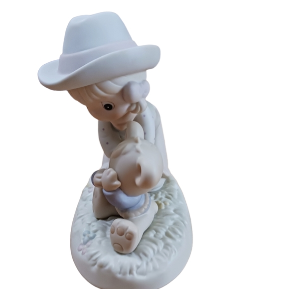 Precious Moments Porcelain Figurine "I can't bear to let you go" 1994 - Picture 2 of 7